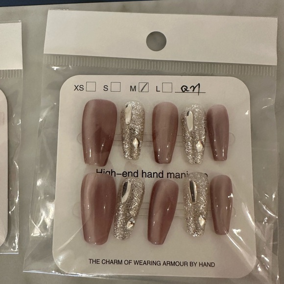 Assorted Press-On Nail Set - Picture 6 of 16